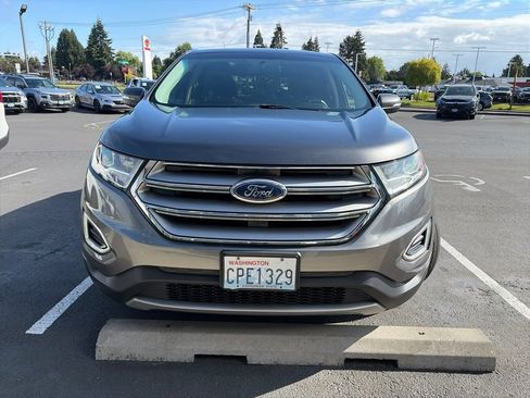 Used 2018 Ford Edge Titanium w/ Equipment Group 301A AWD/4WD image 2