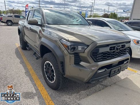 Used 2026 Toyota Tacoma TRD Off-Road w/ TRD Off Road Upgrade Package AWD/4WD image 1