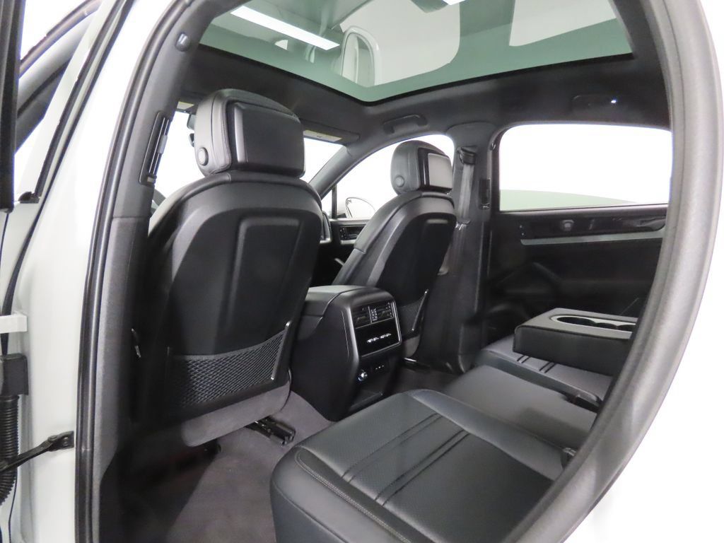 Certified 2025 Porsche Cayenne Coupe AWD/4WD image 45