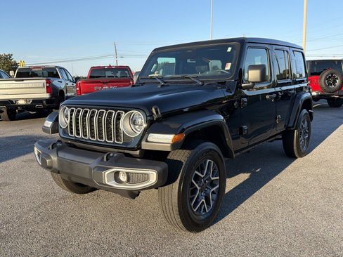 Used 2025 Jeep Wrangler Unlimited Sahara AWD/4WD image 2