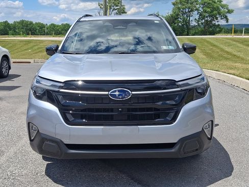Used 2025 Subaru Forester Touring AWD/4WD image 2
