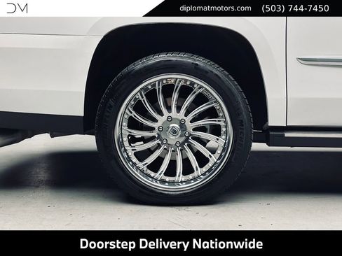 Used 2017 Cadillac Escalade ESV Platinum AWD/4WD image 53