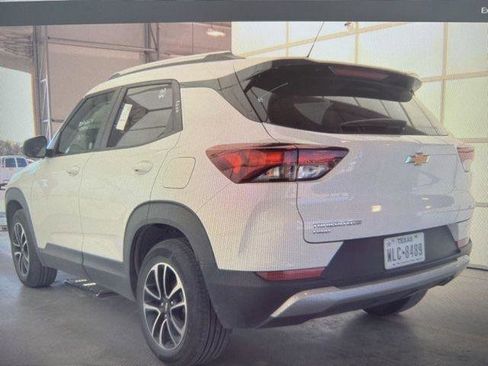 Used 2025 Chevrolet TrailBlazer LT image 3