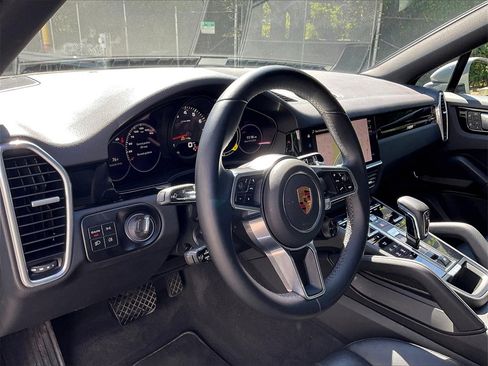 Certified 2023 Porsche Cayenne Coupe image 4
