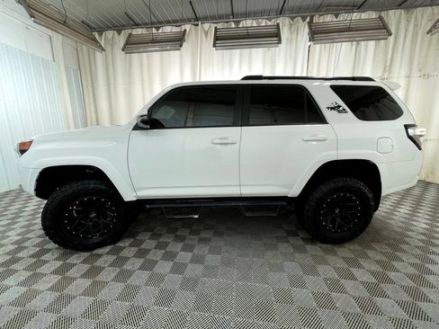 Used 2022 Toyota 4Runner TRD Off-Road Premium w/ Moonroof Package AWD/4WD image 20