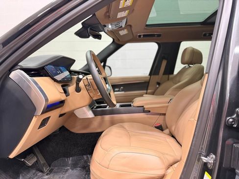 Used 2025 Land Rover Range Rover Long Wheelbase SE AWD/4WD image 31