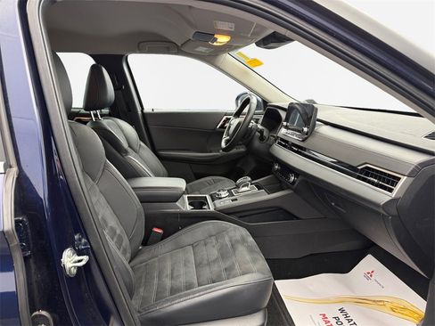 Used 2022 Mitsubishi Outlander SE image 25