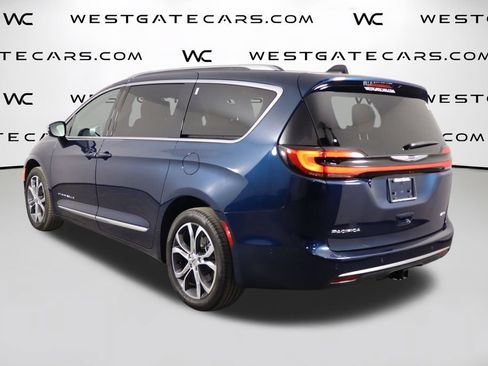 Used 2025 Chrysler Pacifica Pinnacle w/ Trailer Tow Group AWD/4WD image 48