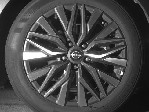 Used 2025 Nissan Altima 2.5 SV image 13