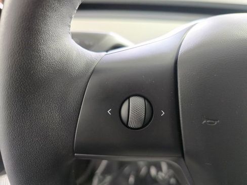 Used 2023 Tesla Model Y Long Range AWD/4WD image 24