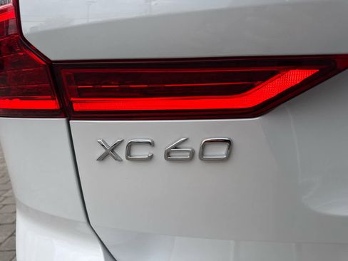 Used 2023 Volvo XC60 B5 Core w/ Climate Package AWD/4WD image 16