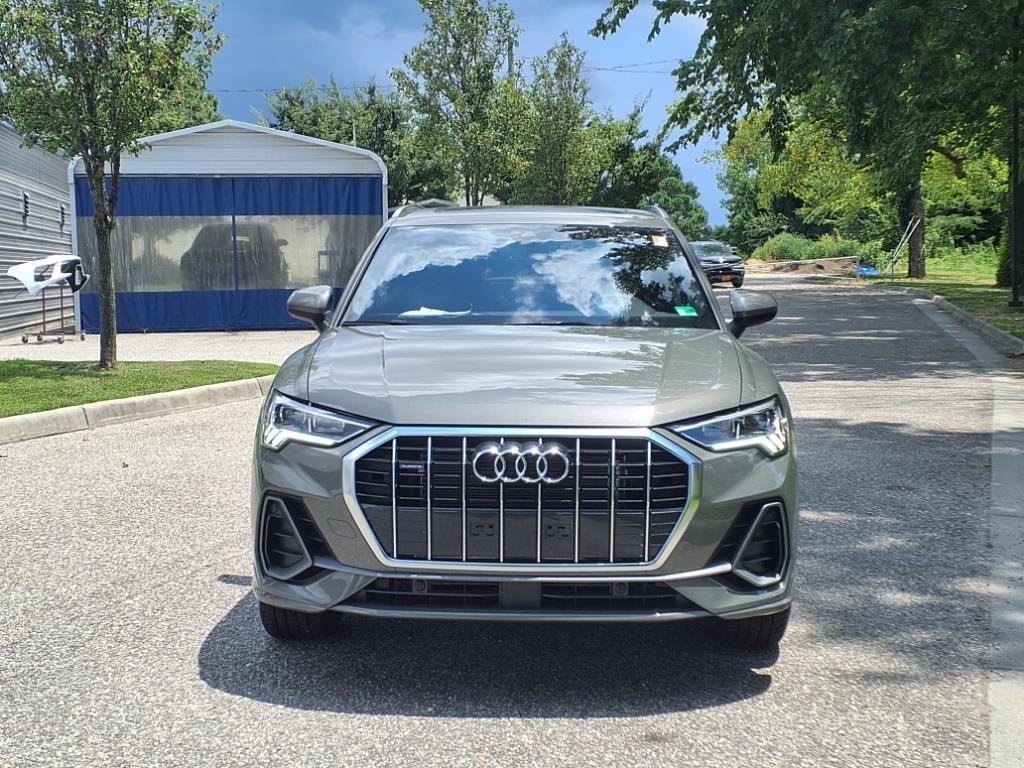Used 2025 Audi Q3 2.0T Premium AWD/4WD image 2