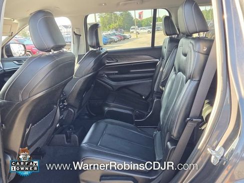 Used 2023 Jeep Grand Cherokee L Limited w/ Black Appearance Package RWD image 6