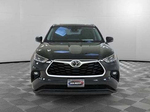 Used 2022 Toyota Highlander XLE AWD/4WD image 8