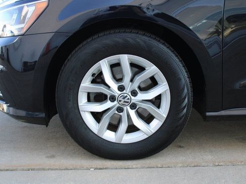 Used 2018 Volkswagen Passat 2.0T S w/ Driver Assistance Package image 31