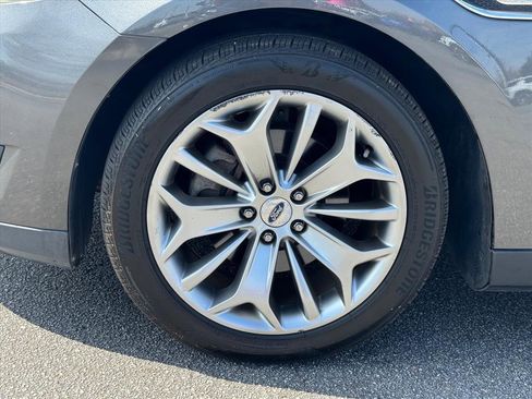 Used 2015 Ford Taurus Limited image 9