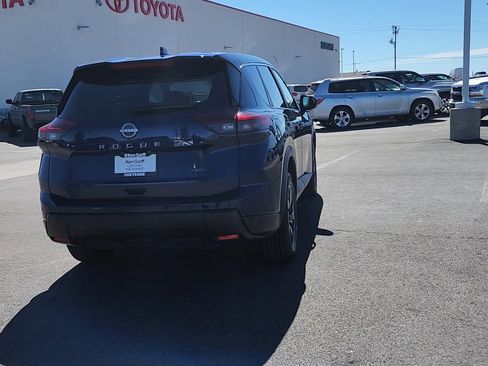 Used 2025 Nissan Rogue SV AWD/4WD image 3