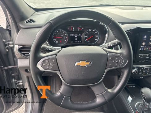 Used 2023 Chevrolet Traverse LT image 16