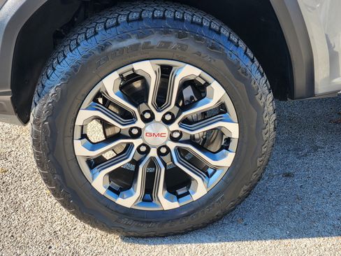 Certified 2023 GMC Canyon Denali image 12