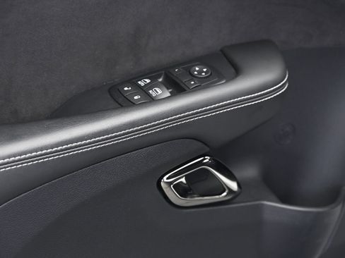 Used 2015 Dodge Challenger SRT Hellcat image 23