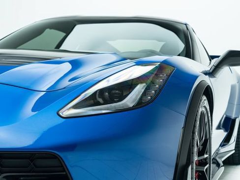 Used 2015 Chevrolet Corvette Z06 w/ 3LZ Preferred Equipment Group RWD image 11