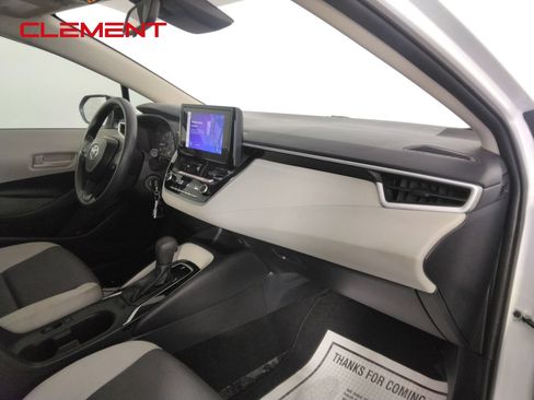 Used 2025 Toyota Corolla LE FWD image 29