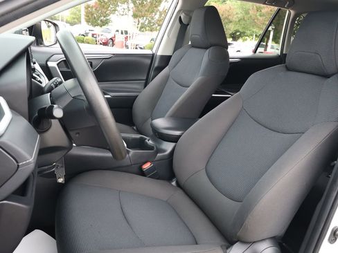 Used 2022 Toyota RAV4 LE FWD image 27