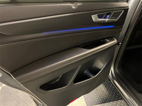 Certified 2025 Volkswagen Atlas Cross Sport SEL Premium R-Line image 18