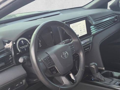 Used 2025 Toyota Camry SE FWD image 9
