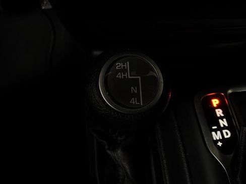 Used 2025 Jeep Wrangler Unlimited Sport AWD/4WD image 19