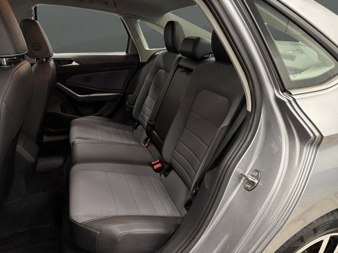 Used 2025 Volkswagen Jetta SE w/ Sunroof Package image 28