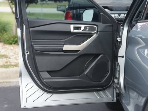 Used 2022 Ford Explorer XLT RWD image 32