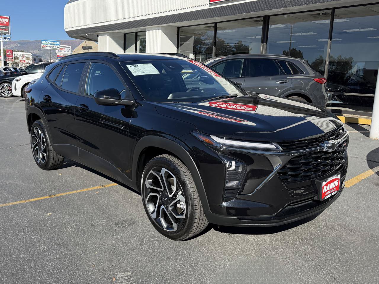 Used 2024 Chevrolet Trax RS w/ Sunroof Package FWD image 2