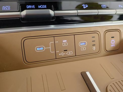 Used 2025 Hyundai Santa Fe Limited image 28