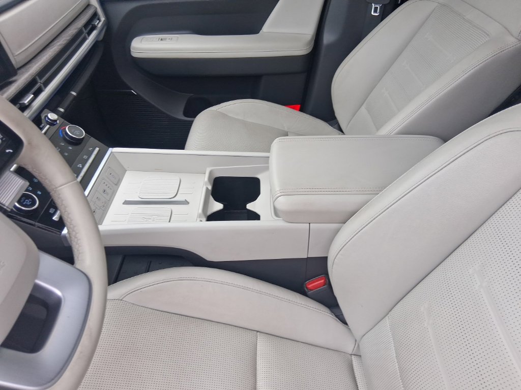 Used 2024 Hyundai Santa Fe Limited AWD/4WD image 16
