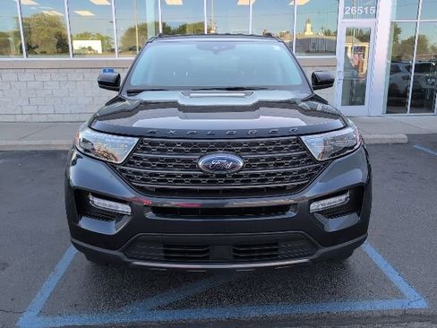 Used 2022 Ford Explorer XLT w/ Equipment Group 202A AWD/4WD image 2