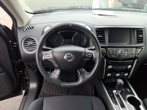 Certified 2018 Nissan Pathfinder SV w/ SV Tech Package image 14