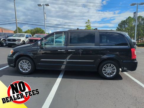 Used 2015 Chrysler Town & Country Touring-L w/ Driver Convenience Group image 5
