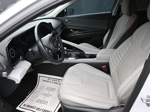 Used 2022 Hyundai Elantra Limited image 11