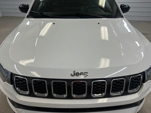 Used 2024 Jeep Compass Latitude AWD/4WD image 35