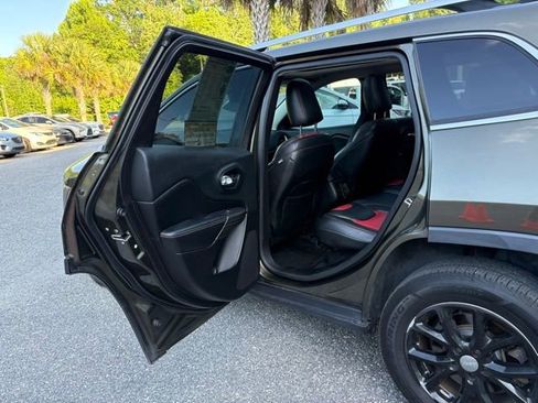 Used 2015 Jeep Cherokee Latitude w/ Comfort/Convenience Group AWD/4WD image 24