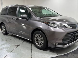 Used 2023 Toyota Sienna XLE video 3