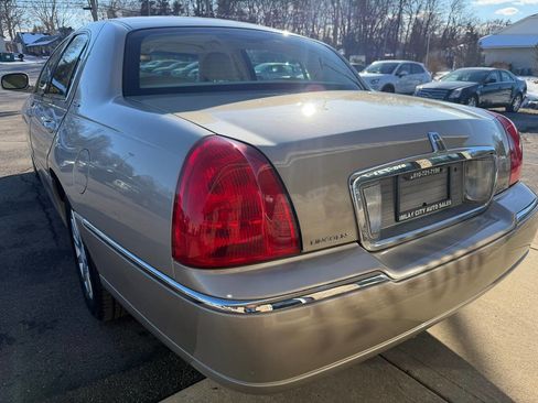 Used 2006 Lincoln Town Car Signature image 5