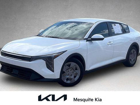Certified 2025 Kia K4 FWD image 1