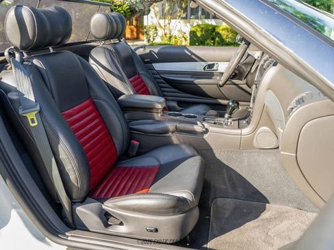 Used 2002 Ford Thunderbird Deluxe image 38