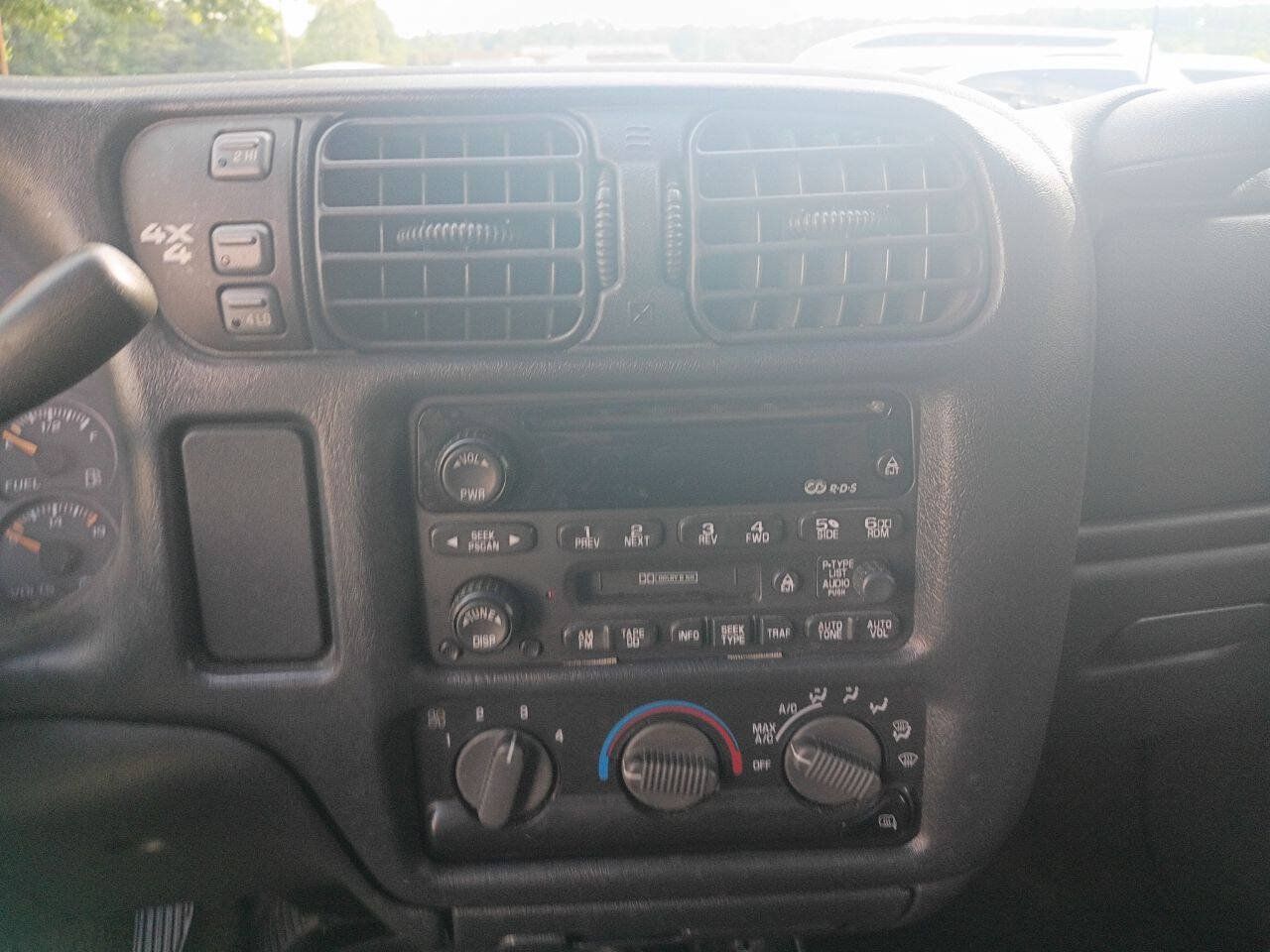 Used 2003 Chevrolet S10 Pickup LS AWD/4WD image 14