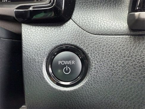 Used 2025 Toyota Camry SE image 24