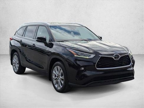 Used 2020 Toyota Highlander Limited image 3