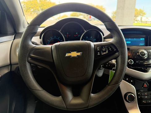 Used 2014 Chevrolet Cruze LS FWD image 10