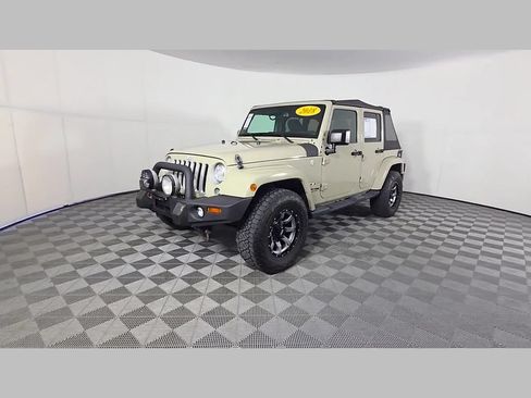 Used 2018 Jeep Wrangler Unlimited Sahara w/ Connectivity Group AWD/4WD image 50